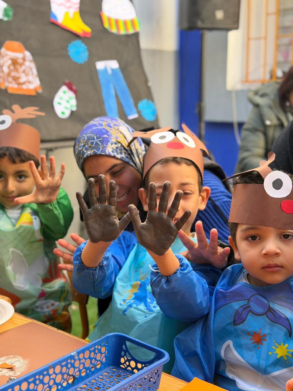 Atelier peinture avec les enfants à Aljawhara School